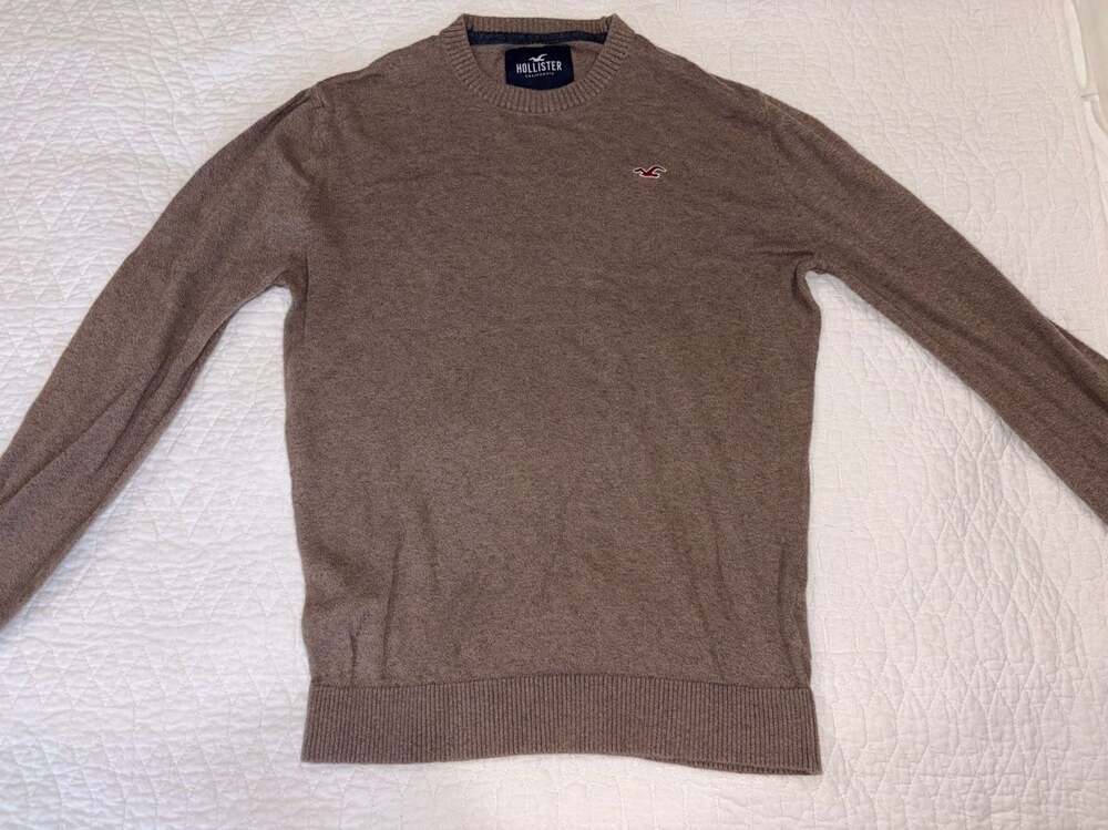 Hollister California Men’s Medium Brown Crewneck Sweater Embroidered Logo